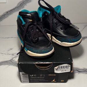 Jordan Kids' Black and Teal Retro Basketball Sneakers Size 5C
